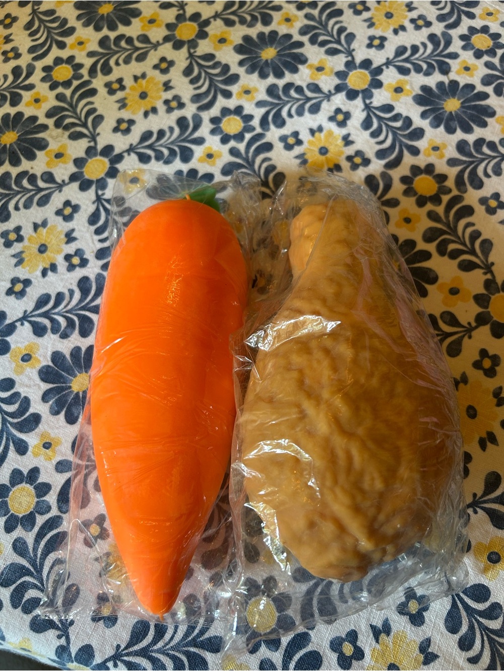 Jumbo Slow Rising Squishy Carrot & Pineapple Stress Relief Sensory Set - Picture 2 of 4
